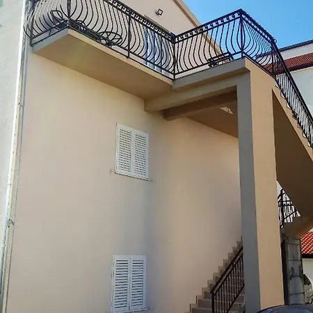 Apartmán With A Parking Space - 16945 Split